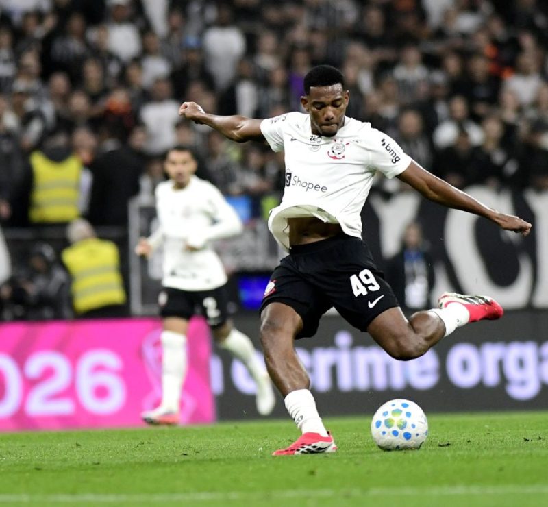 Corinthians bate recorde de finalizações sob comando de Seedorf