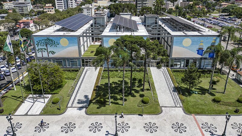 Curitiba abre processo seletivo com 243 vagas e salários altos