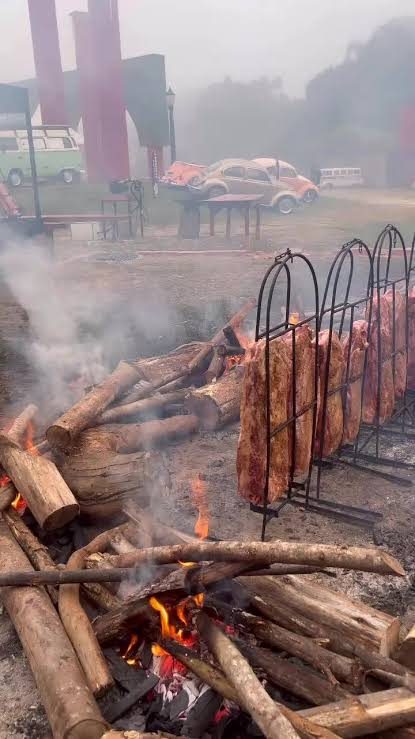 Curitiba realiza 4ª costelada beneficente fogo de chão neste domingo