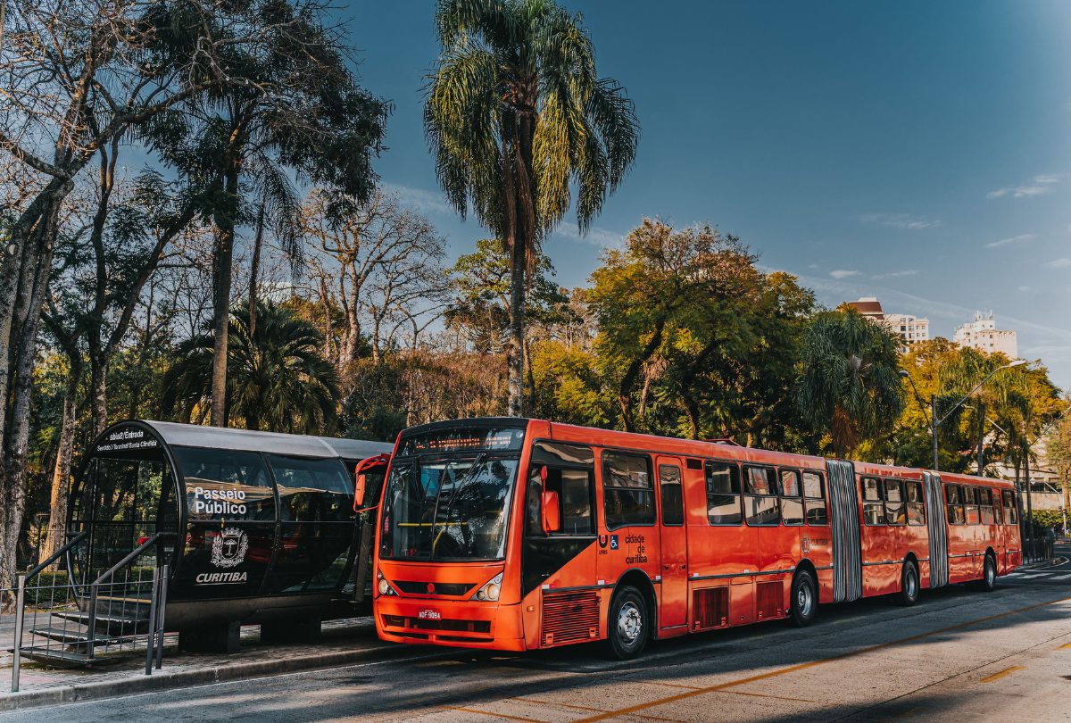 Curitibus estreia em 5 de novembro e revela histórias do transporte coletivo de Curitiba