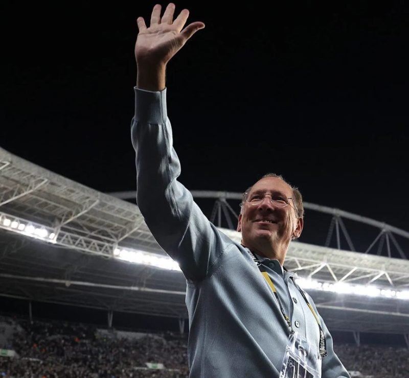 Justiça suspende multa milionária de John Textor na SAF do Botafogo