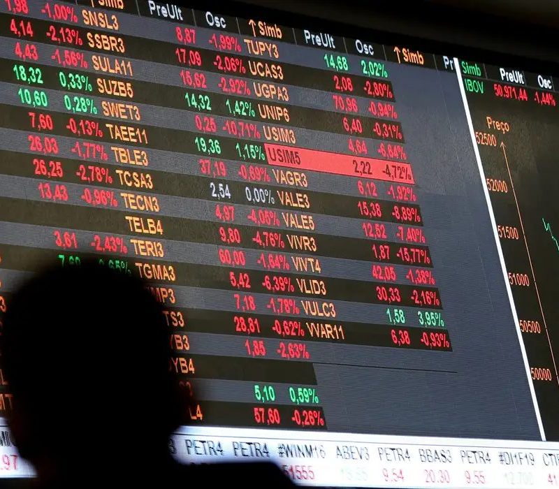Ibovespa dispara e dólar desaba após o primeiro turno das eleições