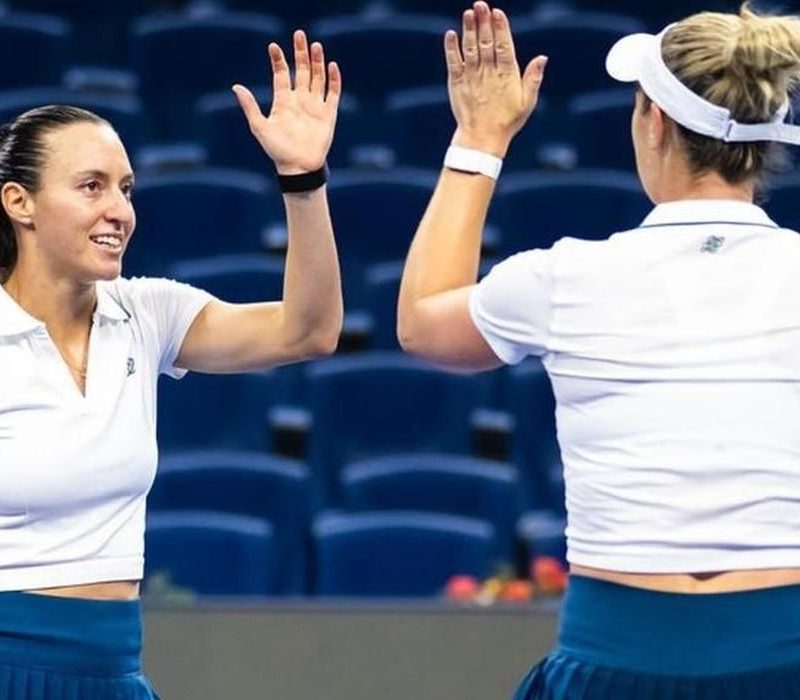 Luisa Stefani elimina campeãs olímpicas e vai à semi em Pequim