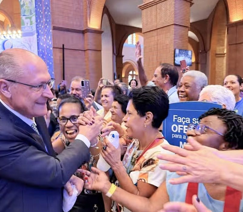 Alckmin defende isenção da Justiça Eleitoral durante visita em Aparecida
