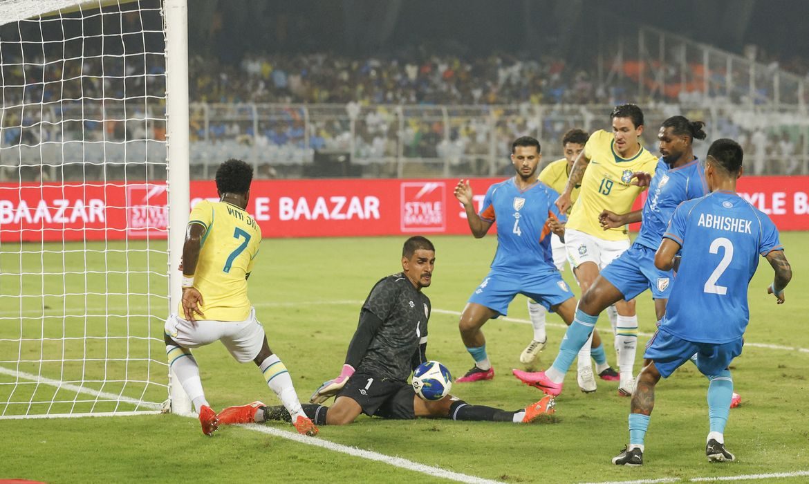 Em ritmo de treino, Brasil vence a Índia em Calcutá: 4 a 0