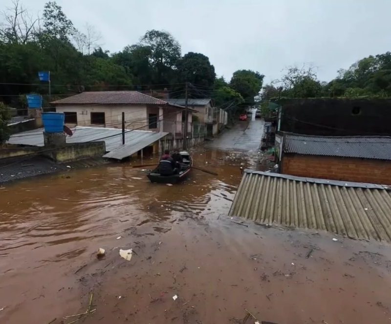 Enchente na tríplice fronteira piora e alaga cidades