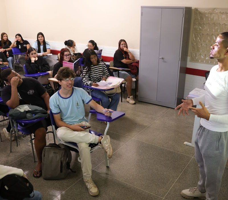 Enem 2026: inscritos automaticamente precisam escolher idioma da prova