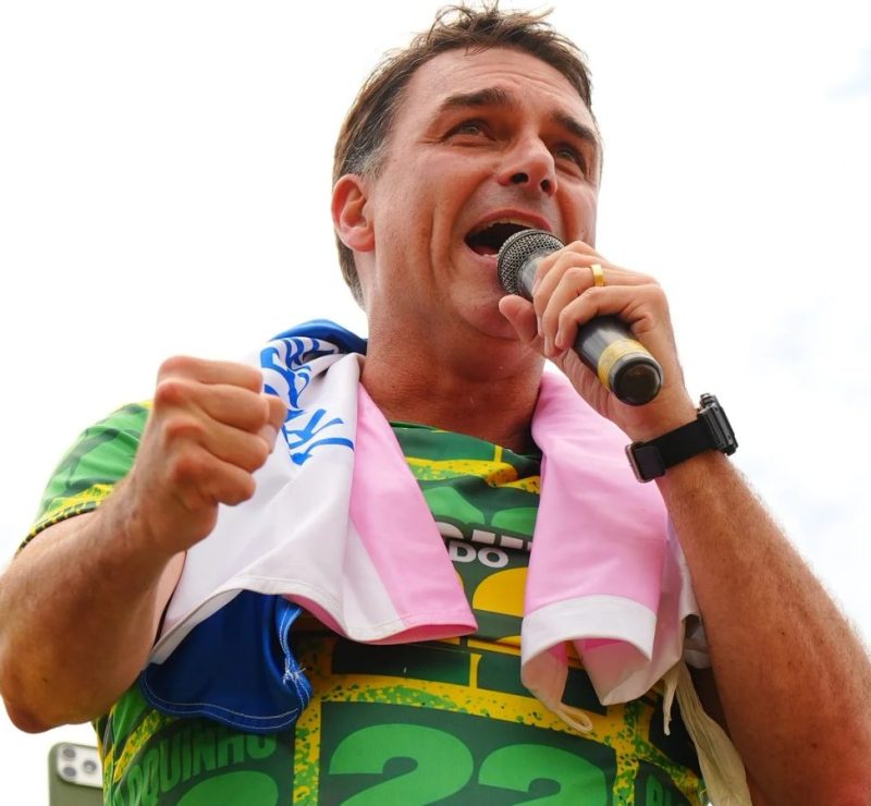 Flávio Bolsonaro pode usar cidadania italiana para entrar nos EUA