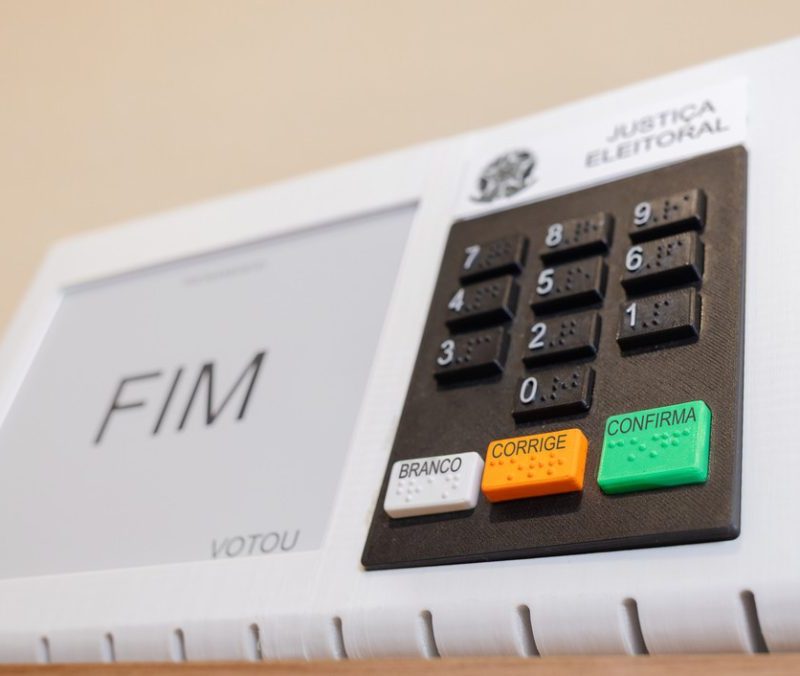 O que acontece com os votos se a urna eletrônica falha na eleição