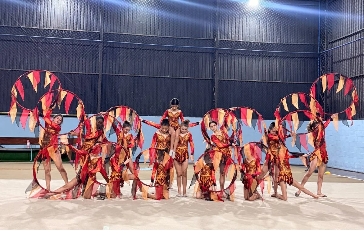 Equipe curitibana de ginástica se prepara para representar o Brasil no maior festival do mundo