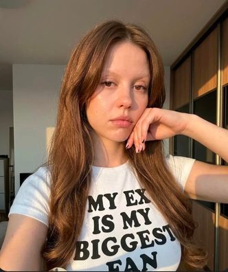 Equipe de Mia Goth critica Instagram após foto falsa gerada por IA