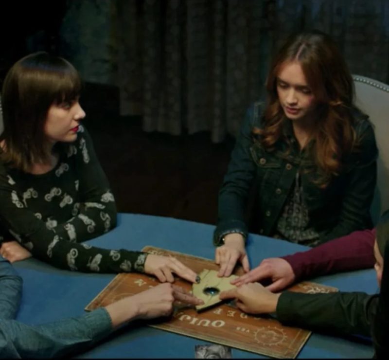 Filmes Ouija chegam ao catálogo da Netflix neste sábado