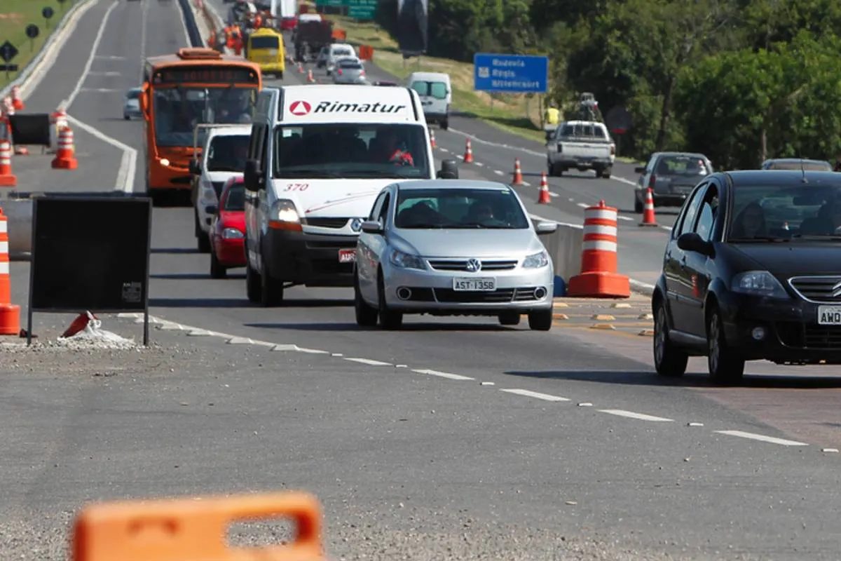 Estradas do Paraná têm obras e bloqueios na véspera do feriado de Finados