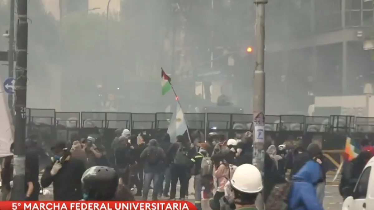 Estudantes argentinos protestam contra cortes de Milei na educação