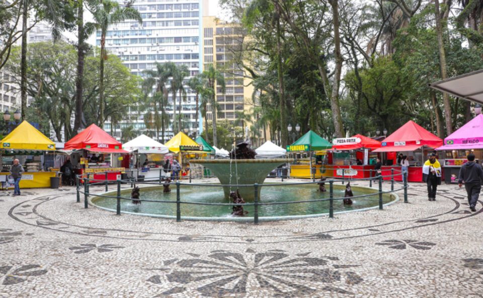 Curitiba inicia feiras da primavera e da criança no centro