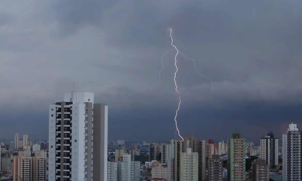 Fim de semana de eleições será de chuva em grande parte do país