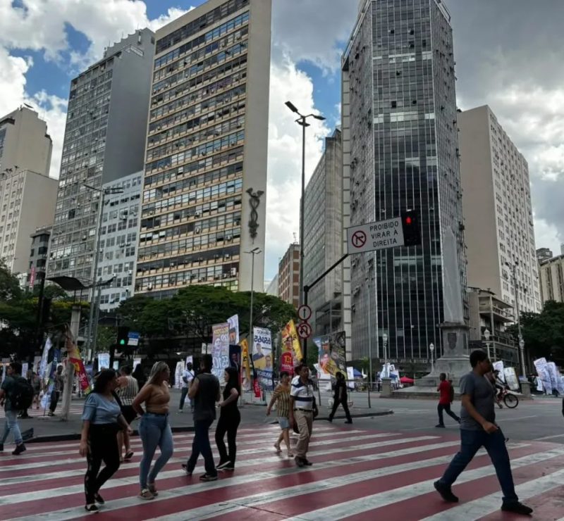 Minas Gerais vive disputa eleitoral sem Zema no pleito estadual