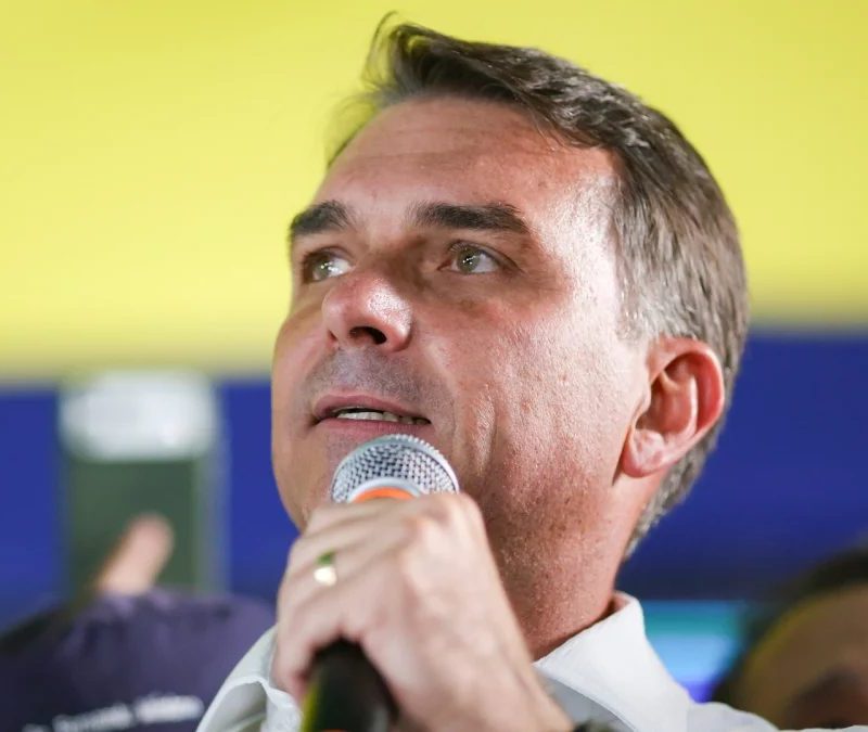 Agenda de Flávio Bolsonaro no feriado inclui SP e Brasília