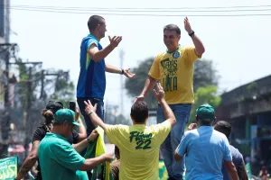 Flávio diz que vai “esfregar crimes” de Lula em debate