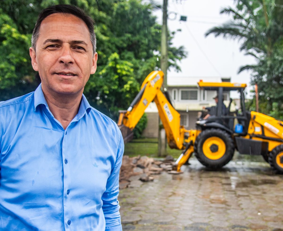 Vila Paranaguá recebe melhorias na pavimentação e drenagem