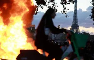 França vai mobilizar militares contra protestos em grande operação de segurança