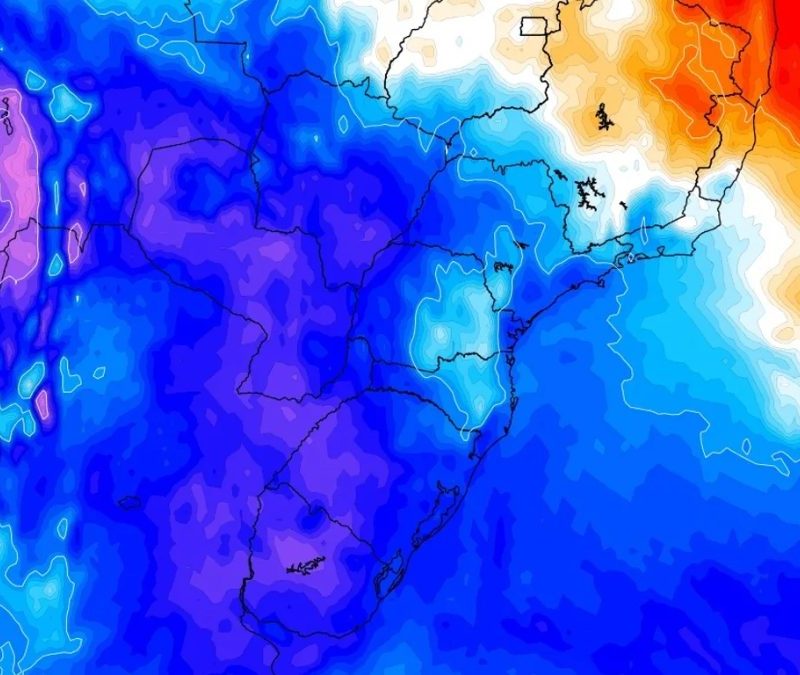 Frente fria avança pelo Brasil com chuva e alerta de temporal