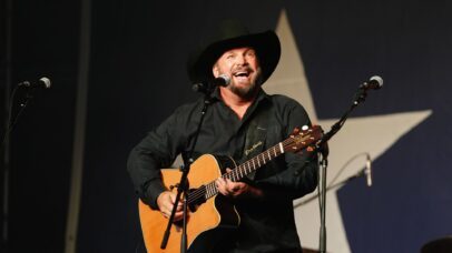 Garth Brooks não deixa Oklahoma esquecer de suas origens em retorno animado para casa