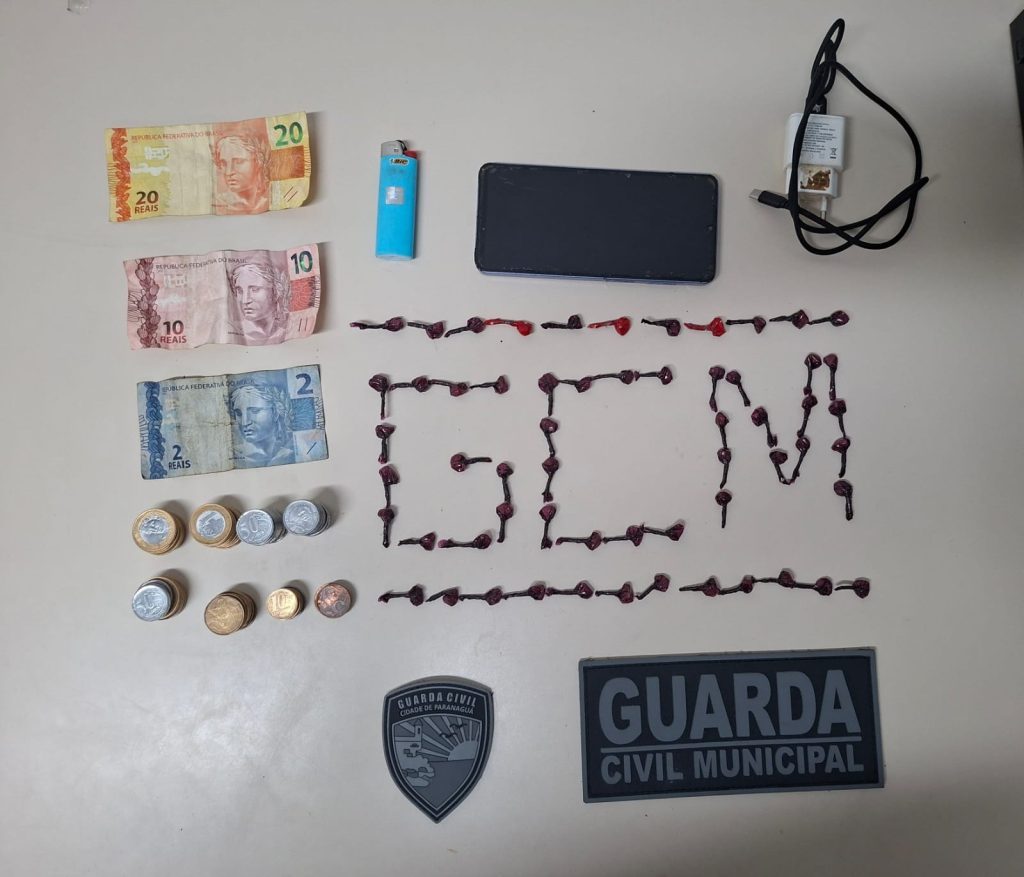 GCM prende mulher com 59 buchas de crack durante abordagem em avenida
