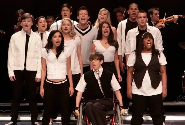 Ryan Murphy tenta contato com elenco de glee para possível reboot