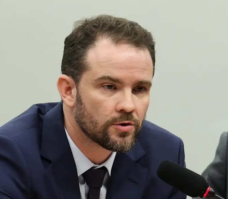 Governo garante meta fiscal por meio de diálogo com o mercado, afirma Durigan