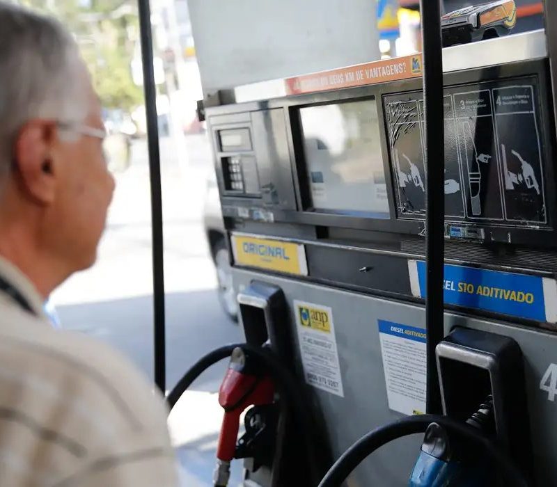 Governo prorroga por mais um mês subsídio de R$ 2,12 ao óleo diesel