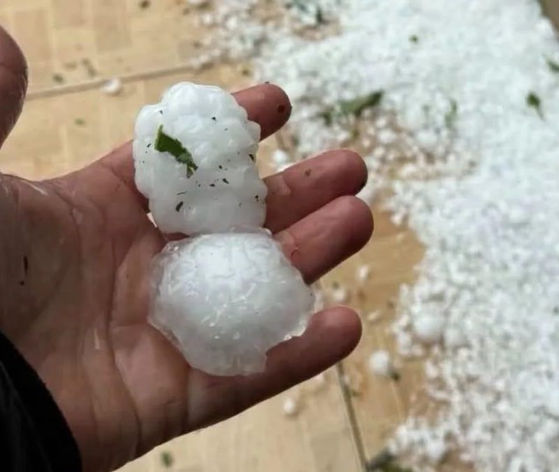 Frente fria traz granizo e causa prejuízos no interior do RS