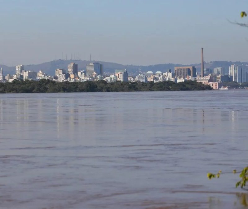 Guaíba completa uma semana de cheia em Porto Alegre