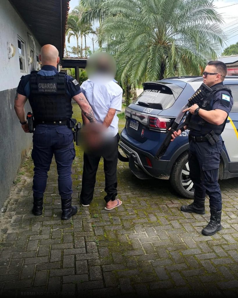 Guarda Municipal intercepta suspeito e cumpre mandado de prisão por tráfico de drogas