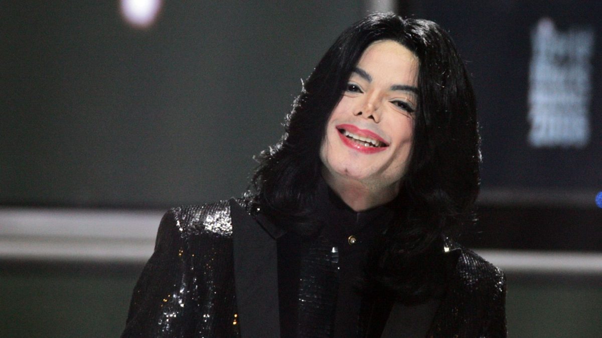 Há 25 anos, Michael Jackson lançava ‘Invincible’, seu último álbum