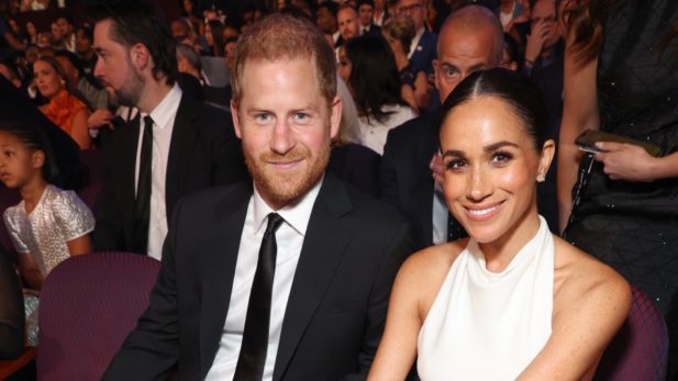 Príncipe Harry e Meghan Markle devem ficar longe da realeza no Natal