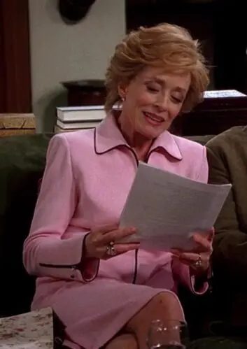 Holland Taylor expõe motivo salarial para deixar “Two and a Half Men”