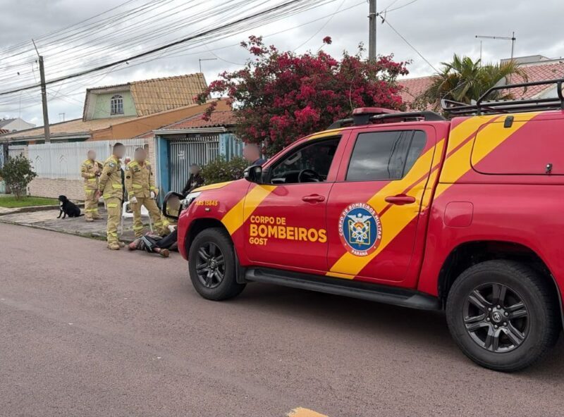 Homem sofre corte no peito após cair com garrafa de espumante em Curitiba