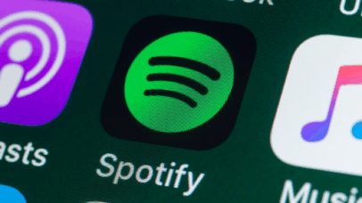 Homem é condenado nos EUA por fraude em royalties musicais com IA