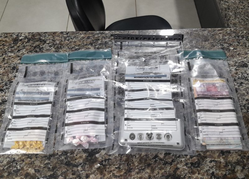 Suspeito abandona drogas e foge de policiais militares em Morretes
