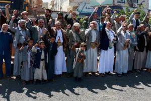 Rebeldes houthis assumem ataque a aeroporto saudita e novas ameaças preocupam o reino