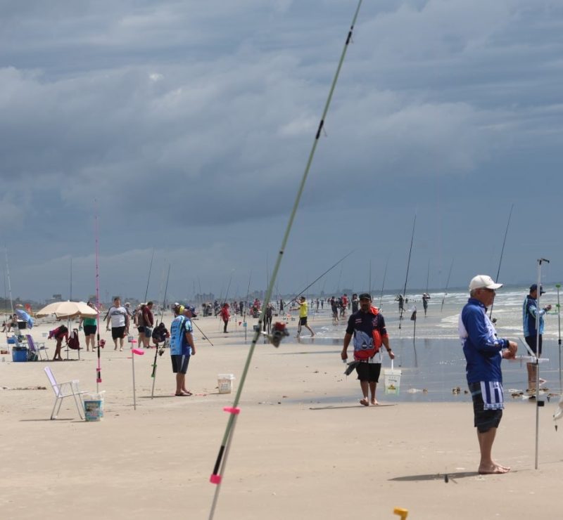 Torneio de Pesca de Praia em Pontal exige licença obrigatória dos participantes