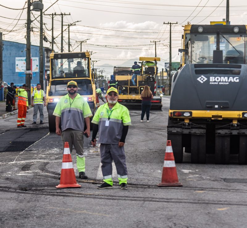 Paranaguá inicia pavimentação da Tufi Maron e programa melhorias na Roque Vernalha