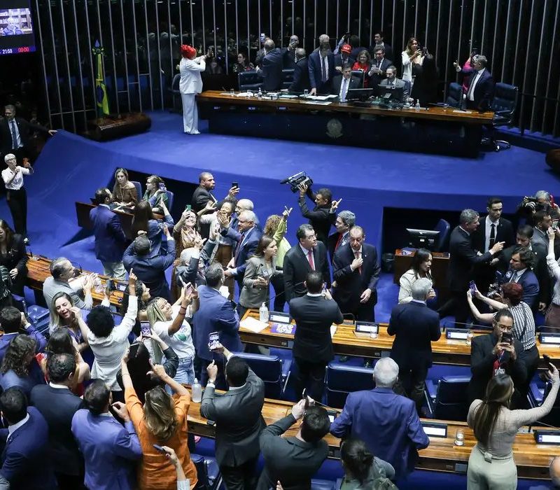 Fim da escala 6×1 repercute na imprensa internacional como vitória de Lula
