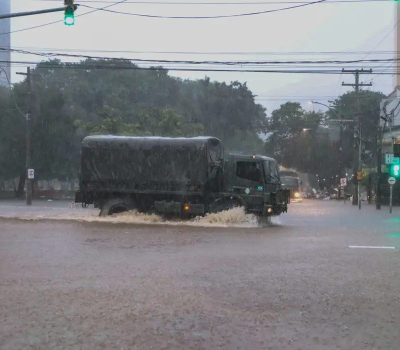 Inmet emite alerta vermelho para tempestades severas na Região Sul