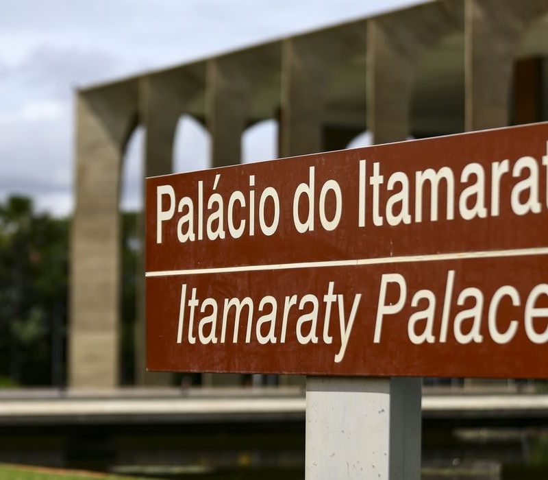 Itamaraty repudia ataques de Milei e acusa presidente argentino de interferência