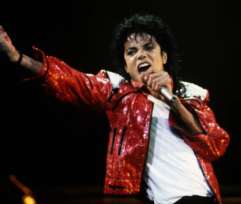 Itens históricos de Michael Jackson vão a leilão em Abu Dhabi