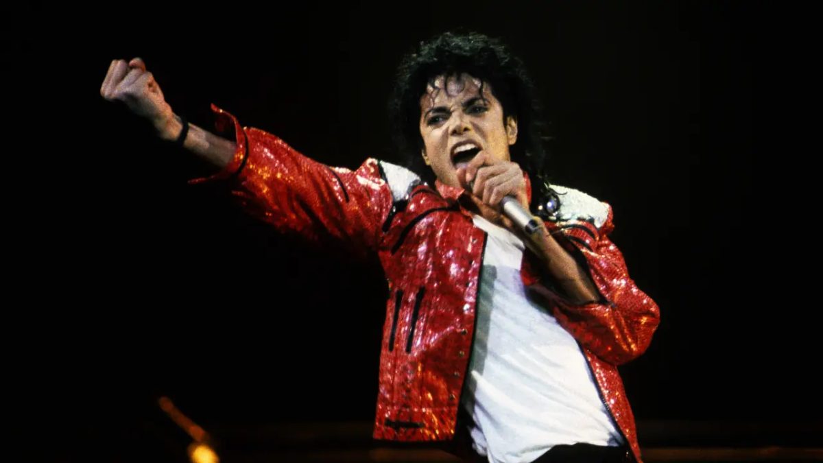 Jaqueta de “Thriller” e luva icônica de Michael Jackson vão a leilão; saiba os valores Michael Jackson