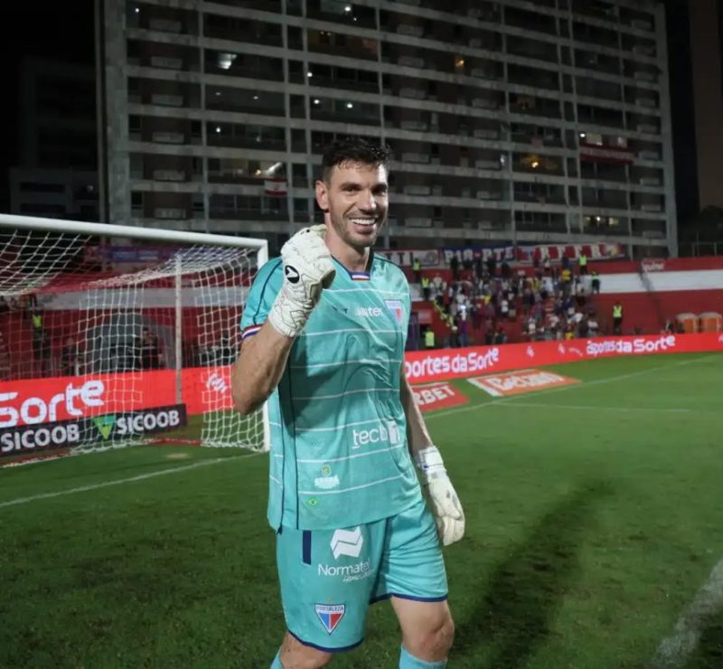 João Ricardo se torna goleiro com mais jogos pelo Fortaleza