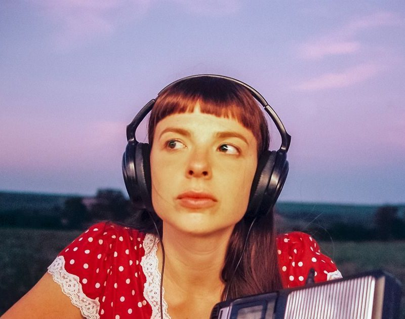 Julia Mestre apresenta turnê indicada ao Grammy Latino em São Paulo